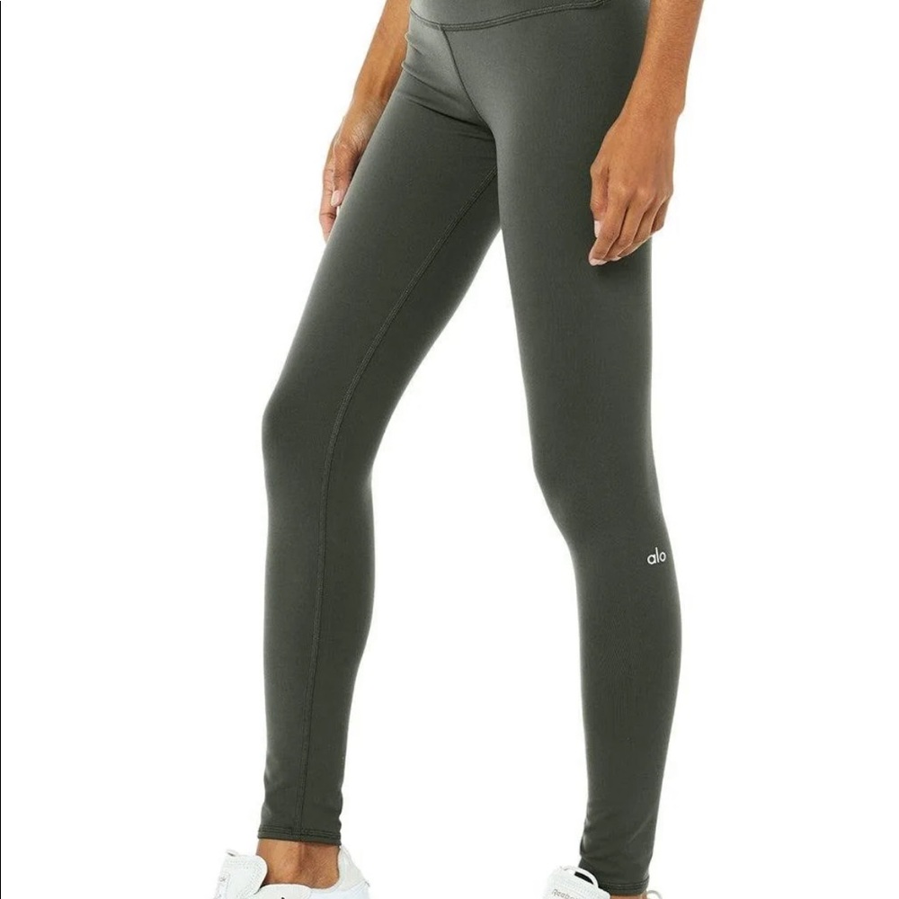 Alo Airbrush legging in dark catus color